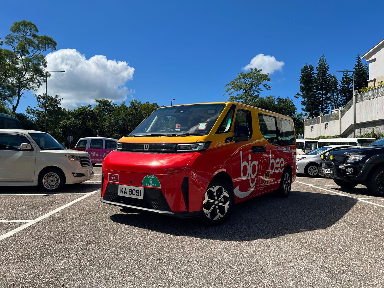 Phone taxi 六人車實車照片